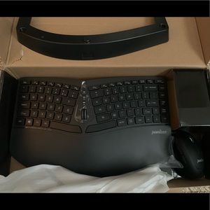 Brand NEW never used Periduo 606 wireless ergonomic keyboard and mouse set